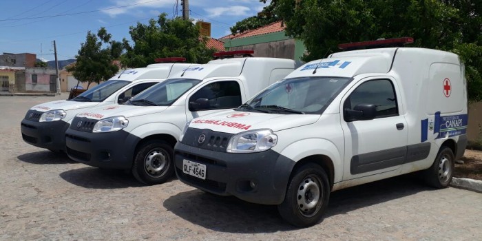 Prefeito Vinícius Lima entrega mais três  Ambulâncias à população.